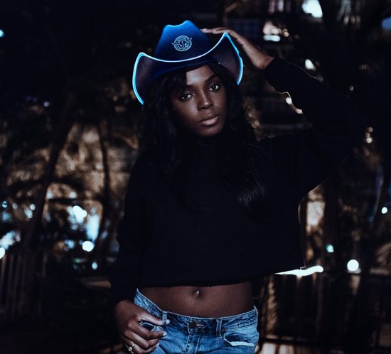 Barbara in Miami für Neon Cowboys.
